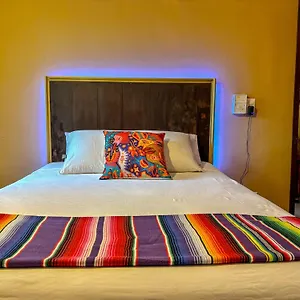 Casona Pueblo Magico -suite And Family Bed & Breakfast